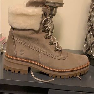 Gray Timberland boot with Fur